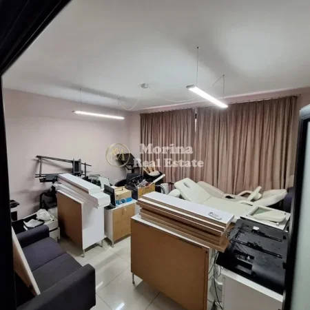 Tirane, jepet me qera ambjent biznesi Kati 2, 95 m² 1.200 € (Fresk)