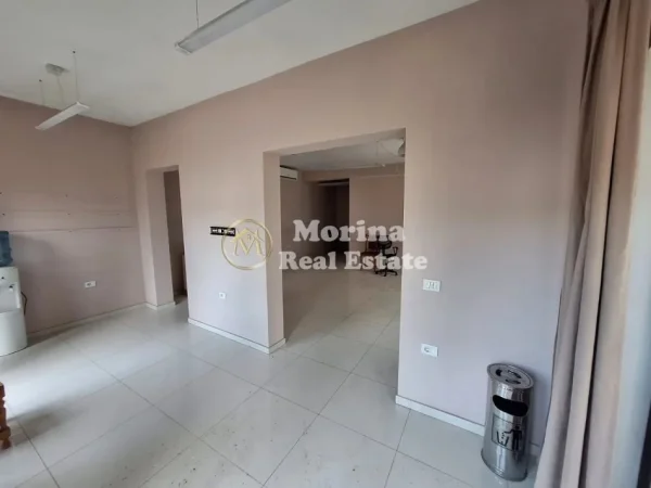 Tirane, jepet me qera ambjent biznesi Kati 2, 95 m² 1.200 € (Fresk)