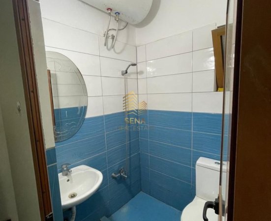 Tirane, jepet me qera shtepi 1+1+Ballkon Kati 1, 60 m² 330 € (Rruga Havzi Nela)
