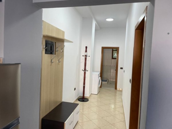 Tirane, jepet me qera apartament 2+1 , 85 m² 450 €