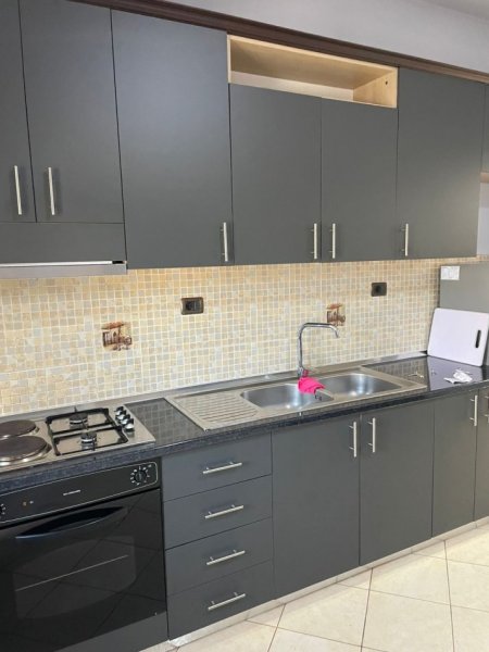 Tirane, jepet me qera apartament 2+1 , 85 m² 450 €