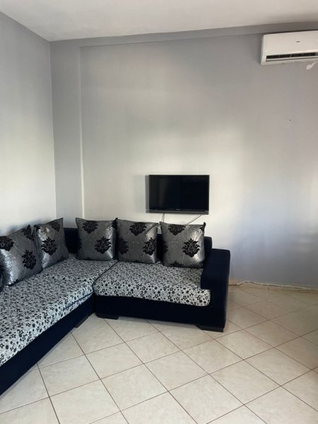 Tirane, jepet me qera apartament 2+1 , 85 m² 450 €
