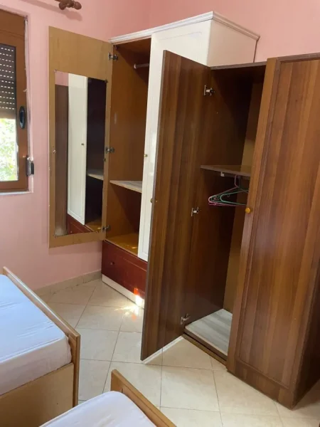 Tirane, jepet me qera apartament 2+1 , 85 m² 450 €