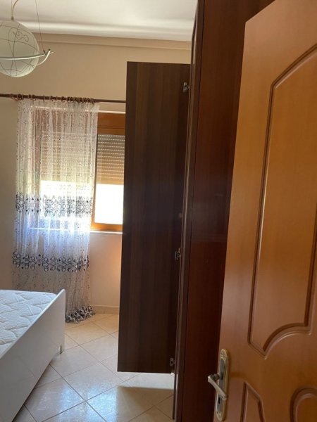 Tirane, jepet me qera apartament 2+1 , 85 m² 450 €