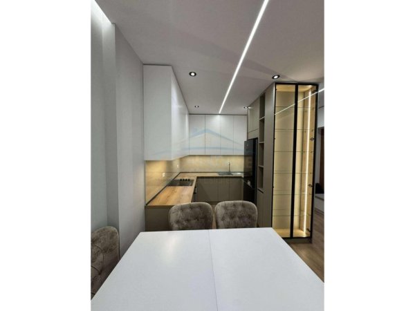 Qera , Apartamen 3+1+2+Post Parkimi , Univers City , Tirane