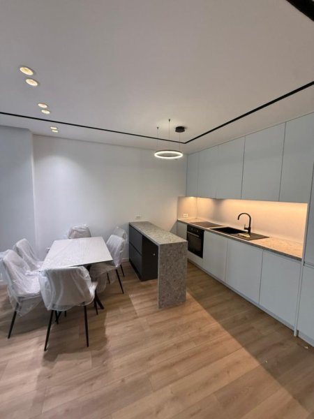 Tirane, jepet me qera apartament 2+1 , 120 m² 1.500 € (Parku olimpik)