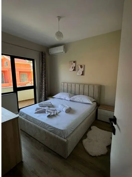 Tirane, jepet me qera apartament 2+1 Kati 2, 94 m² 700 € (prane Bulevardit)