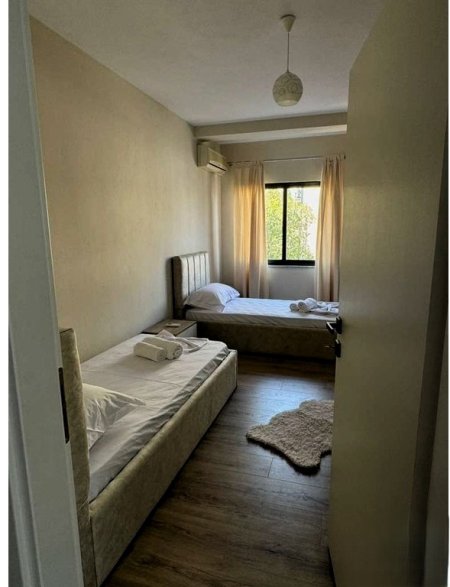 Tirane, jepet me qera apartament 2+1 Kati 2, 94 m² 700 € (prane Bulevardit)