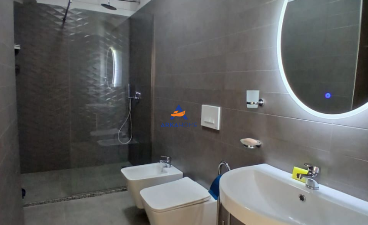 Tirane, jepet me qera apartament 2+1+Ballkon Kati 4, 76 m² 1.000 € (ZOGU I ZI)