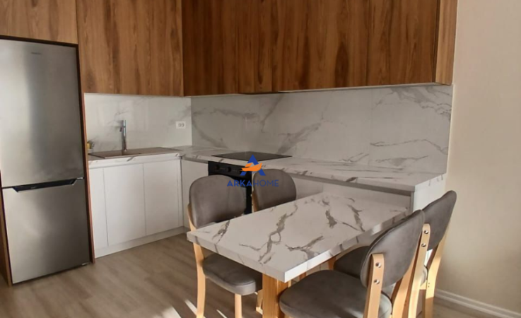 Tirane, jepet me qera apartament 2+1+Ballkon Kati 4, 76 m² 1.000 € (ZOGU I ZI)