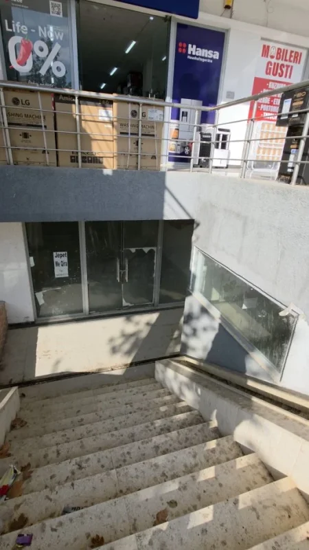 Lushnje, shitet dyqan Kati -1, 