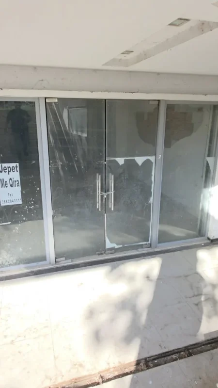 Lushnje, shitet dyqan Kati -1, 