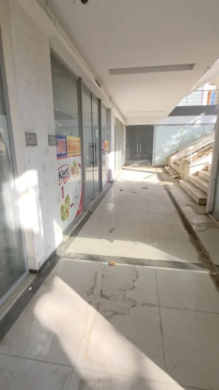 Lushnje, shitet dyqan Kati -1, 