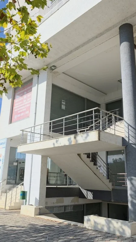 Lushnje, shitet dyqan Kati -1, 