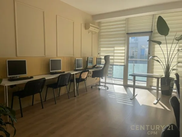 Tirane, jepet me qera zyre Kati 4, 170 m² 1.500 € (komuna e parisit)