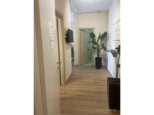 Tirane, jepet me qera zyre Kati 4, 170 m² 1.500 € (komuna e parisit)