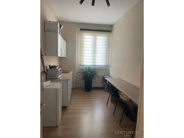 Tirane, jepet me qera zyre Kati 4, 170 m² 1.500 € (komuna e parisit)
