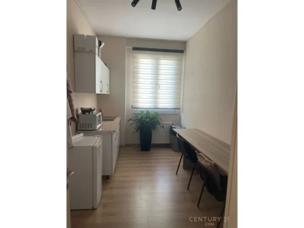 Tirane, jepet me qera zyre Kati 4, 170 m² 1.500 € (komuna e parisit)