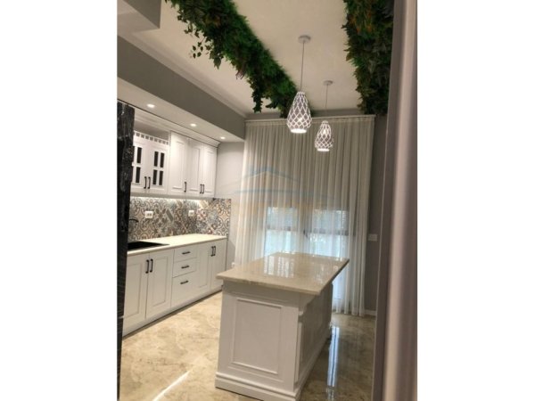 Tirane, jepet me qera Vile 2 Katshe Kati 2, 190 m² 1.300 € (Vilat Gjermane)