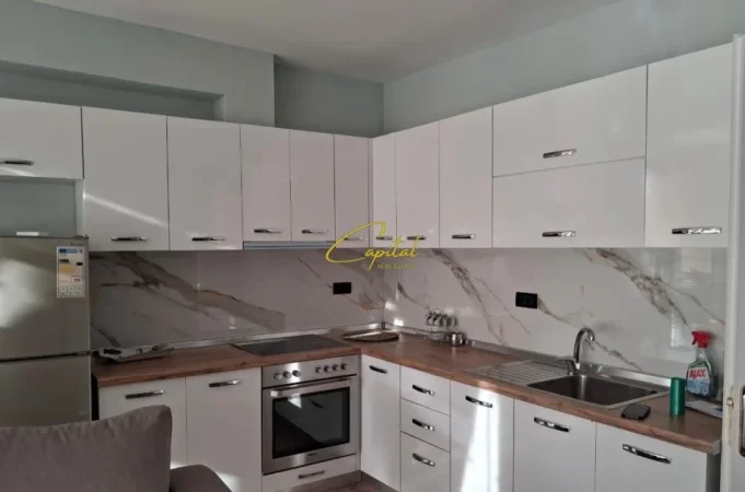 Tirane, jepet me qera apartament 1+1 Kati 7, 55 m² 650 € (SELVIA)