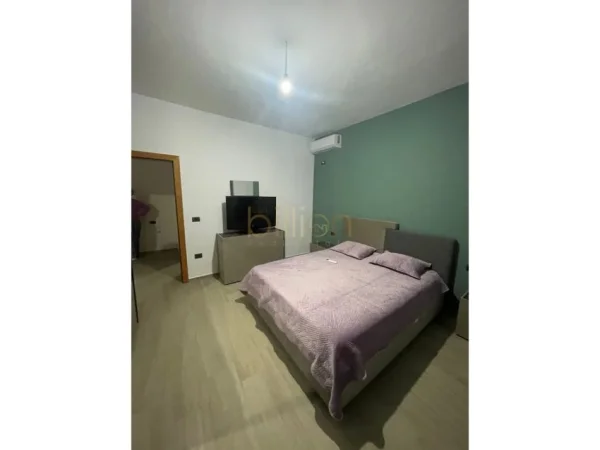 Yrshek,Tirane, shiten 2 vila 2 Katshe ,  300.000 €