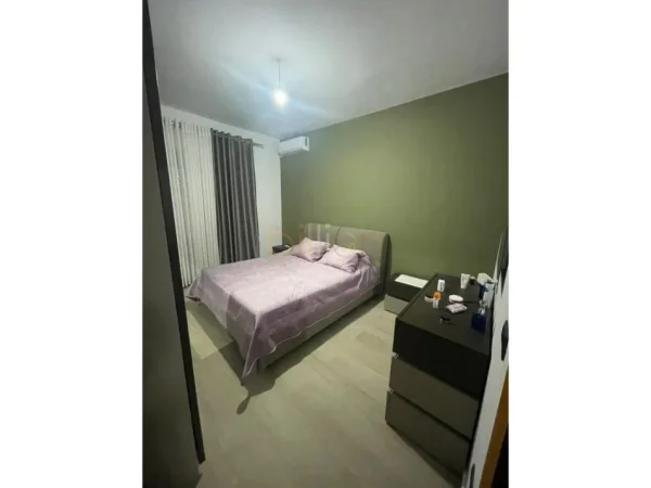 Yrshek,Tirane, shiten 2 vila 2 Katshe ,  300.000 €