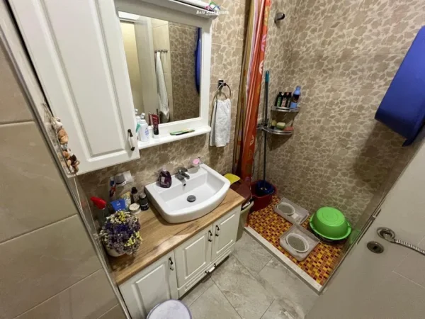 Tirane, shes apartament 1+1+Ballkon Kati 3, 79 m² 140.000 € (kinostudio)