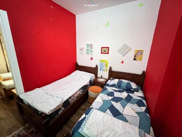 Tirane, shes apartament 1+1+Ballkon Kati 3, 79 m² 140.000 € (kinostudio)