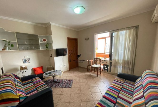 Tirane, jepet me qera apartament 1+1 Kati 6, 50 m² 550 € (PAZARI I RI)