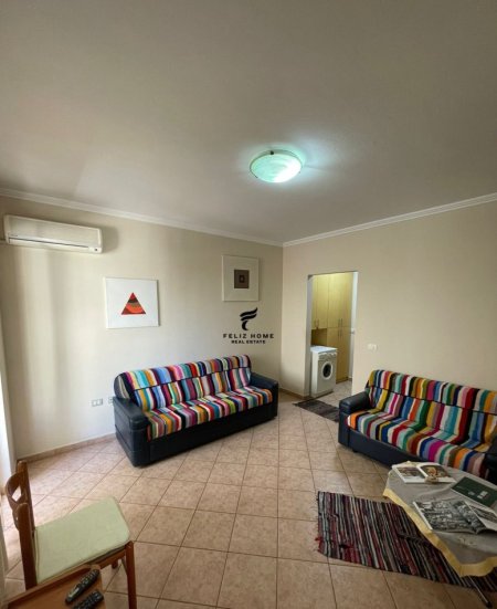 Tirane, jepet me qera apartament 1+1 Kati 6, 50 m² 550 € (PAZARI I RI)