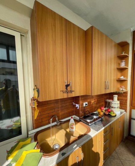 Tirane, jepet me qera apartament 1+1 Kati 6, 50 m² 550 € (PAZARI I RI)