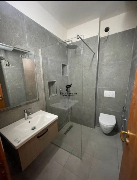 Tirane, jepet me qera apartament 1+1 Kati 6, 50 m² 550 € (PAZARI I RI)