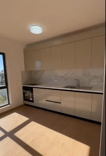 Tirane, jepet me qira apartament 3+1 Kati 4, (5 maj)