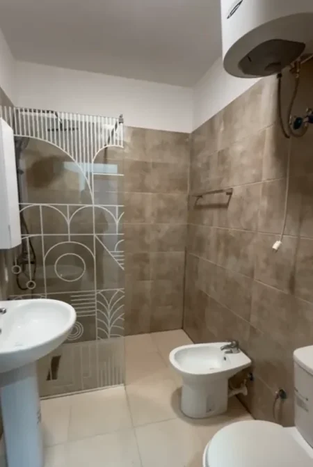 Tirane, jepet me qira apartament 3+1 Kati 4, (5 maj)