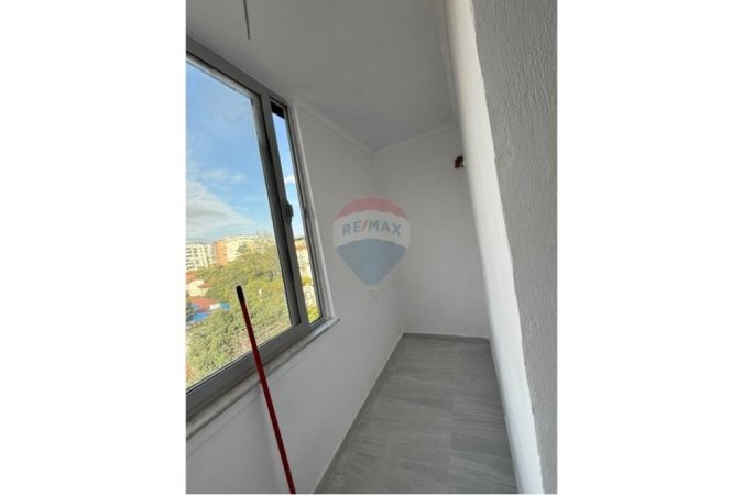 Tirane, jepet me qera apartament 1+1+Ballkon , 70 m² 700 € (Qender)