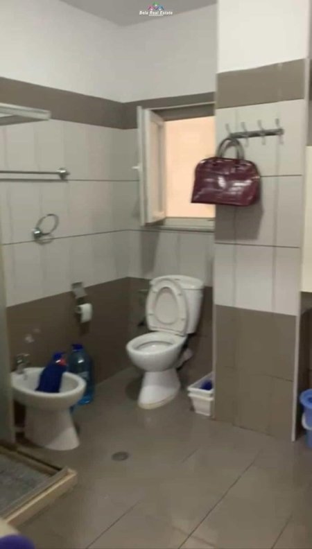 Tirane, jepet me qera apartament 2+1 Kati 3, 102 m² 600 € (3 deshmoret)