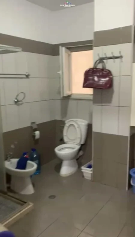 Tirane, jepet me qera apartament 2+1 Kati 3, 102 m² 600 € (3 deshmoret)