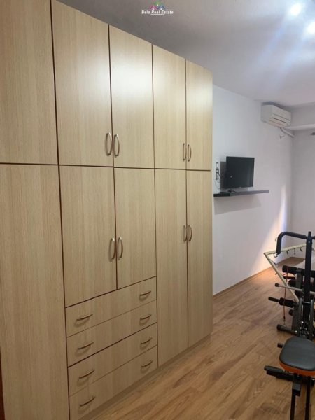 Tirane, jepet me qera apartament 2+1 Kati 3, 102 m² 600 € (3 deshmoret)