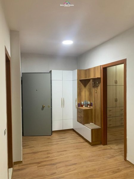 Tirane, jepet me qera apartament 2+1 Kati 3, 102 m² 600 € (3 deshmoret)
