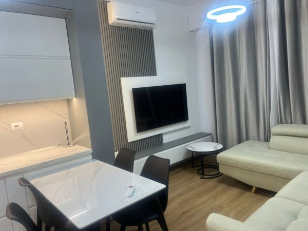 Tirane, jepet me qera apartament 1+1 , 450 € (Kompleksi Kaimi)