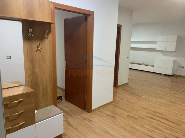 Qera , Apartament 2+1+ Post parkimi , Yzberisht 550 €