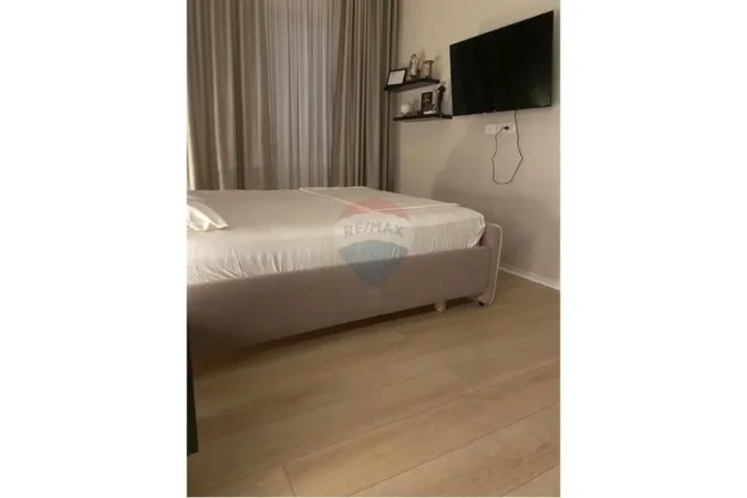 Tirane, jepet me qera apartament 2+1 , 80 m² 700 € (Selite)