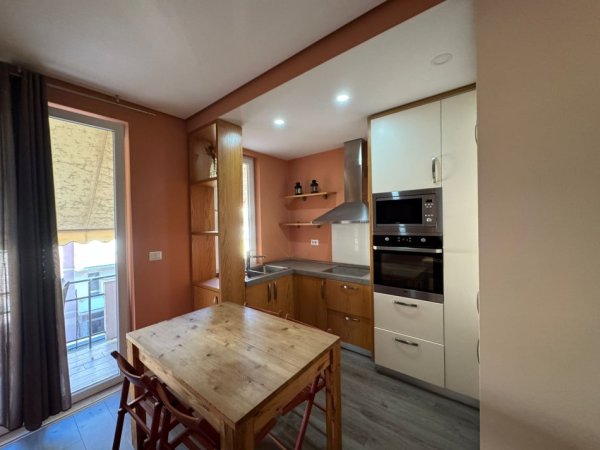 Tirane, jepet me qera apartament 1+1 Kati 4, 550 € 