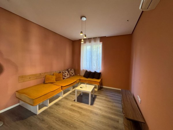 Tirane, jepet me qera apartament 1+1 Kati 4, 550 € 