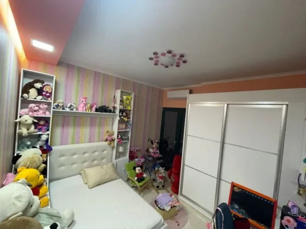Lushnje, shitet apartament 2+1+Ballkon Kati 3, 