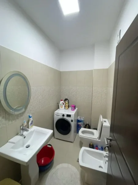 Lushnje, shitet apartament 2+1+Ballkon Kati 3, 