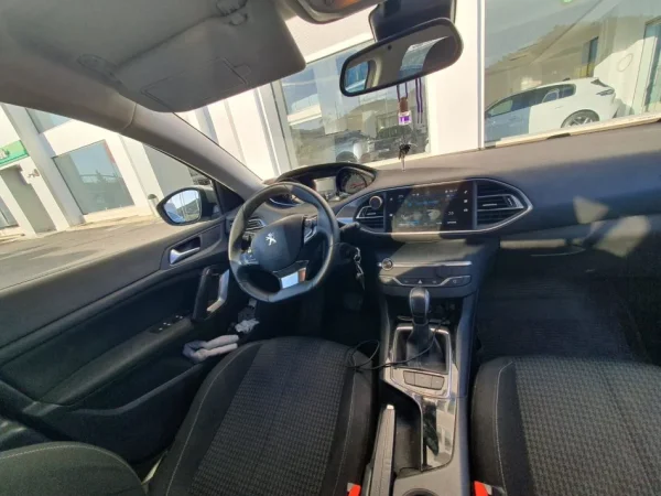 Tirane, shitet makine Peugeot 308 1.6 nafte automat Nafte, gri metalizato automatik Kondicioner 132.200 km 8.990 €