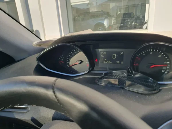 Tirane, shitet makine Peugeot 308 1.6 nafte automat Nafte, gri metalizato automatik Kondicioner 132.200 km 8.990 €