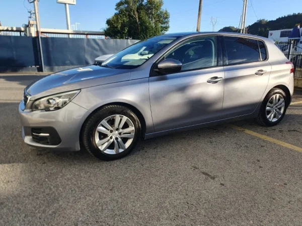 Tirane, shitet makine Peugeot 308 1.6 nafte automat Nafte, gri metalizato automatik Kondicioner 132.200 km 8.990 €