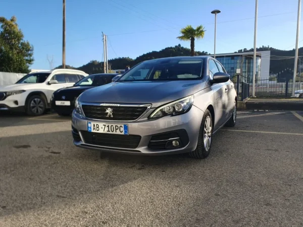Tirane, shitet makine Peugeot 308 1.6 nafte automat Nafte, gri metalizato automatik Kondicioner 132.200 km 8.990 €